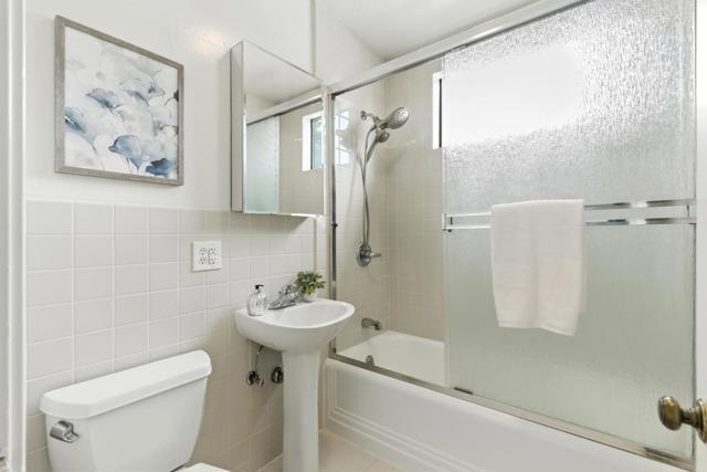 535 Acacia Avenue, San Bruno CA: https://media.crmls.org/mediaz/1e975b0a-3636-4ac0-b042-344cb7c12a3f.jpg