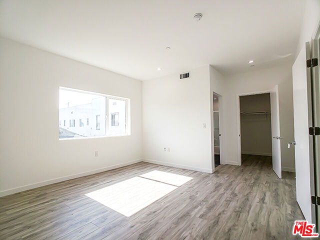 1229 S Kingsley Drive, Los Angeles CA: https://media.crmls.org/mediaz/1e977b12-63b6-429d-88a4-4a89f1c260ca.jpg