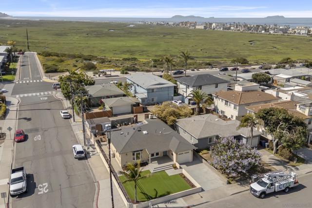 291 Ebony Avenue, Imperial Beach CA: https://media.crmls.org/mediaz/1e9799a6-18f8-4223-86f8-9af97c53e044.jpg