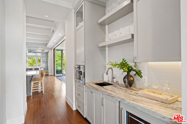 26767 Mulholland Highway, Calabasas CA: https://media.crmls.org/mediaz/1e9838ad-be0b-4fb3-83df-36d5cbb50edb.jpg
