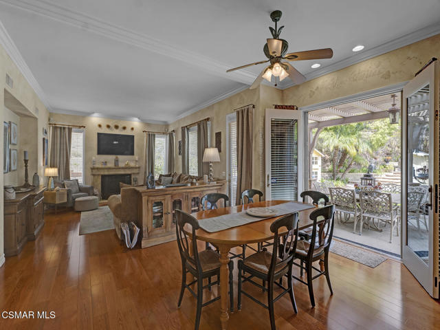 331 Briar Bluff Circle, Thousand Oaks CA: https://media.crmls.org/mediaz/1e989f3a-0e3f-451c-ab15-9d0b7e50038e.jpg