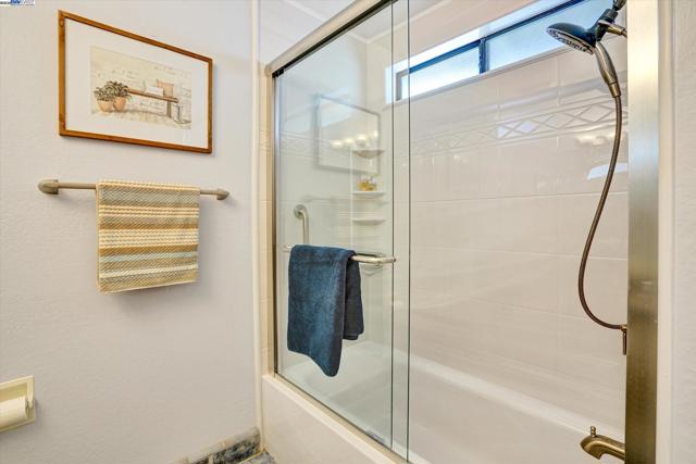 37 Clipper Drive, Alameda CA: https://media.crmls.org/mediaz/1e99e852-6406-4478-8fd1-1db7711a6ee8.jpg