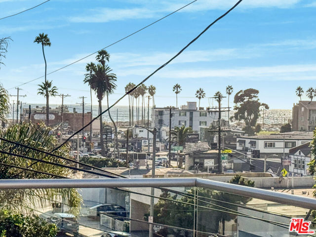 364 Pershing Drive, Playa del Rey CA: https://media.crmls.org/mediaz/1e9a11db-a44b-4eb1-be97-aadfb2956e72.jpg