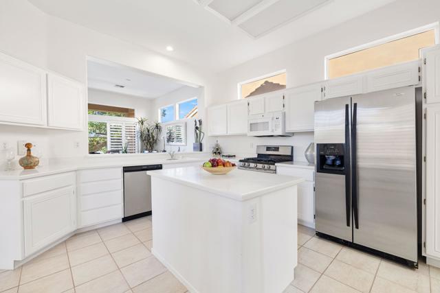 37261 Mojave Sage Street, Palm Desert CA: https://media.crmls.org/mediaz/1e9a82ab-45bd-4b97-803c-7061916e3b3b.jpg