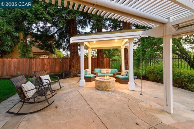 9461 Thunderbird Pl, San Ramon CA: https://media.crmls.org/mediaz/1e9aab59-08d3-4dab-b888-d977686ef323.jpg