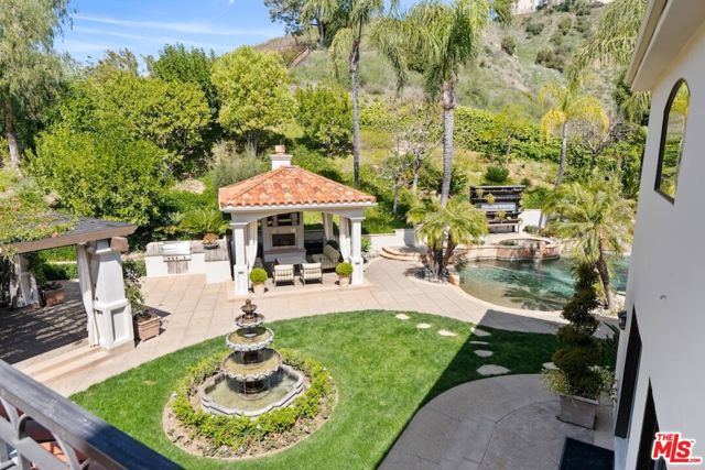23593 Park South Street, Calabasas CA: https://media.crmls.org/mediaz/1e9af33c-0b8b-46eb-9d48-2bc32ca54234.jpg