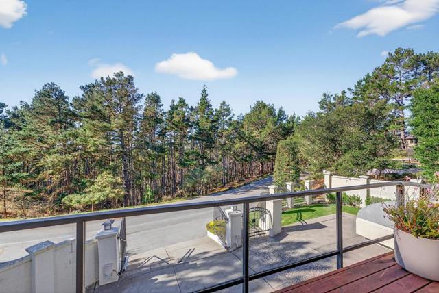 4051 Los Altos Drive, Pebble Beach CA: https://media.crmls.org/mediaz/1e9b3577-50ad-4cf2-b97e-e74b68132dd8.jpg