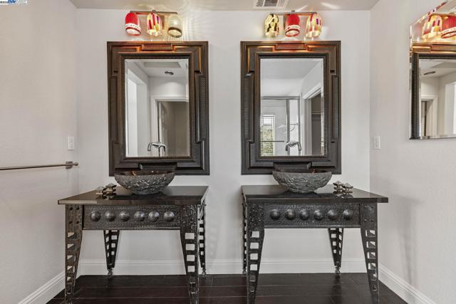 143 Shelterwood Ln, Danville CA: https://media.crmls.org/mediaz/1e9b3afc-9666-4d96-81ae-e5e87927d73c.jpg