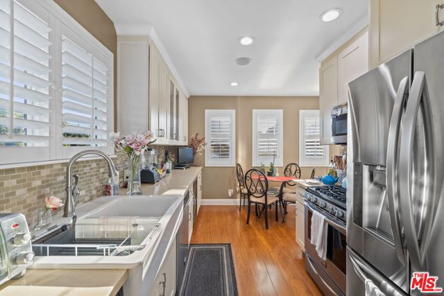 5715 Valley Ridge Avenue, Los Angeles CA: https://media.crmls.org/mediaz/1e9b3d8c-435f-43bf-99e5-6b00e2a973ca.jpg