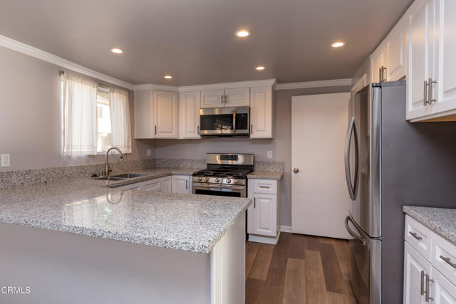 Detail Gallery Image 8 of 25 For 677 County Square Dr #59,  Ventura,  CA 93003 - 2 Beds | 2/1 Baths