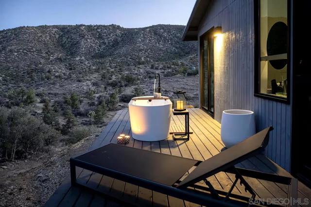 48311 Burns Canyon Rd, Pioneertown CA: https://media.crmls.org/mediaz/1e9c4557-b2ee-47ae-ba60-a8d423371f92.jpg