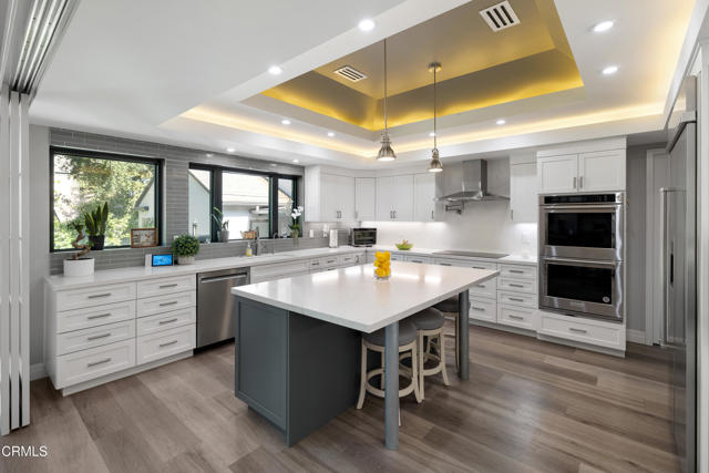 4428 Oakwood Avenue, La Canada Flintridge CA: https://media.crmls.org/mediaz/1e9c45e4-f6ce-476b-9596-5e979acbce7c.jpg