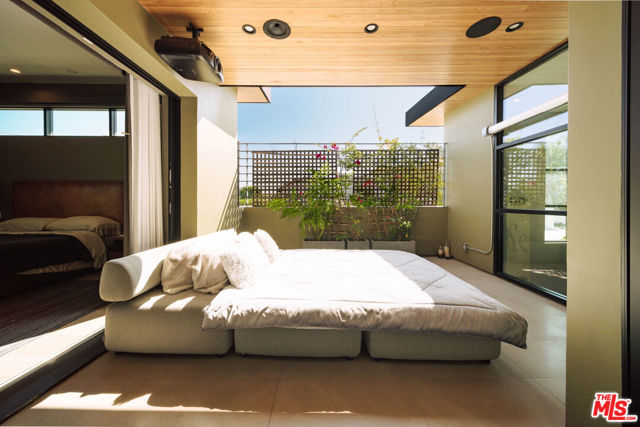 366 Huntley Drive, West Hollywood CA: https://media.crmls.org/mediaz/1e9c45f9-fd1b-4800-b36e-525c6ea815ee.jpg
