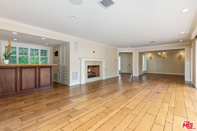 4211 Toluca Lake Lane, Toluca Lake CA: https://media.crmls.org/mediaz/1e9cae7e-c244-42e6-9e87-cb7b142211d5.jpg