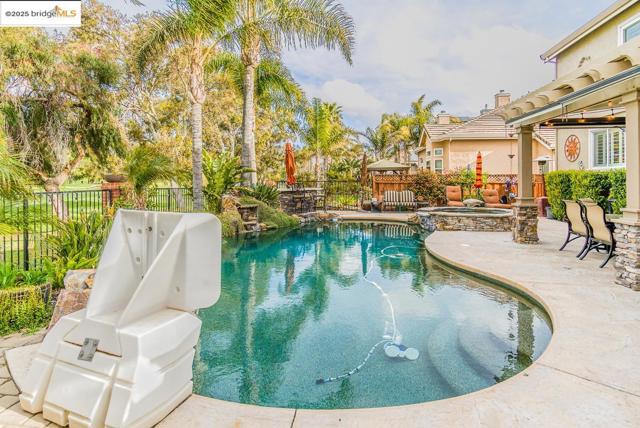 2438 Pinehurst Ct, Discovery Bay CA: https://media.crmls.org/mediaz/1e9cc09a-e672-4ca7-b210-32f6bc0aea0d.jpg