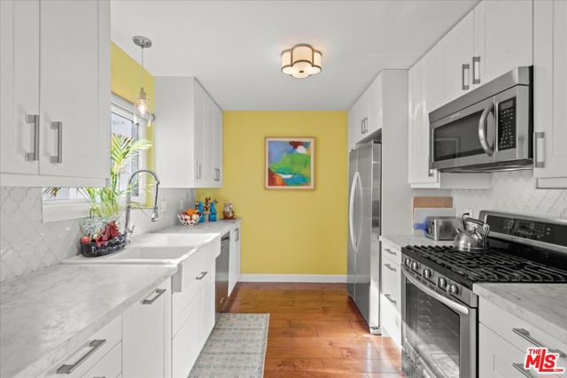 12938 Valleyheart Drive, Studio City CA: https://media.crmls.org/mediaz/1e9dc333-de77-4ea9-ac95-ab8d5916eefa.jpg