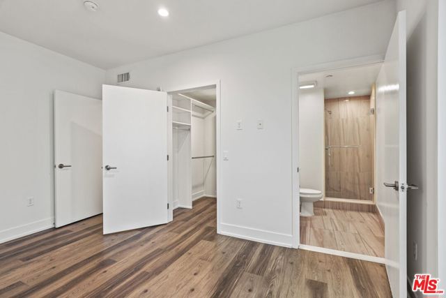 129 Kings, Los Angeles CA: https://media.crmls.org/mediaz/1e9dc3ff-6142-4514-9fa1-4b340d74c312.jpg