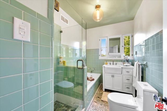 2276 La Granada Drive, Los Angeles CA: https://media.crmls.org/mediaz/1e9dc702-058b-4c79-bafc-4dd45587c177.jpg