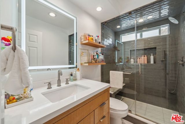 23180 Park Blanco, Calabasas CA: https://media.crmls.org/mediaz/1e9dd9d7-b50f-4469-868b-df4af582f57b.jpg