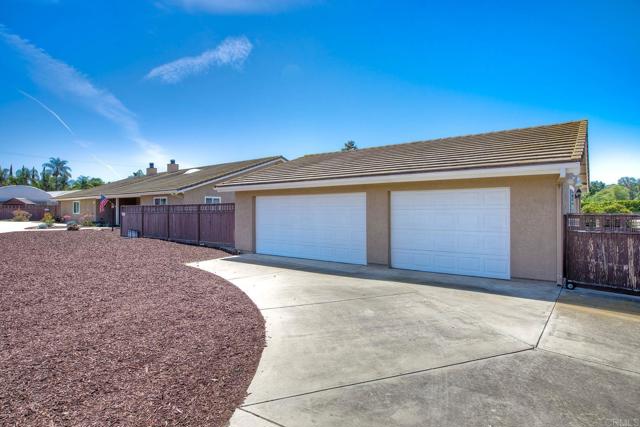 Detail Gallery Image 5 of 50 For 13815 Hilldale Rd, Valley Center,  CA 92082 - 5 Beds | 4 Baths