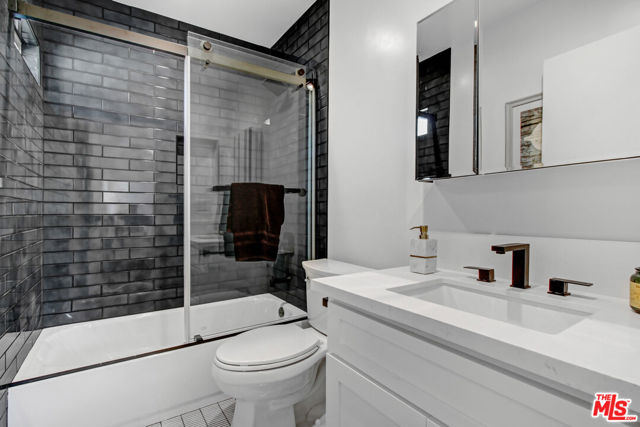 4130 Mclaughlin Avenue, Culver City CA: https://media.crmls.org/mediaz/1e9e355d-e40d-4d98-ac85-287582b44fcb.jpg