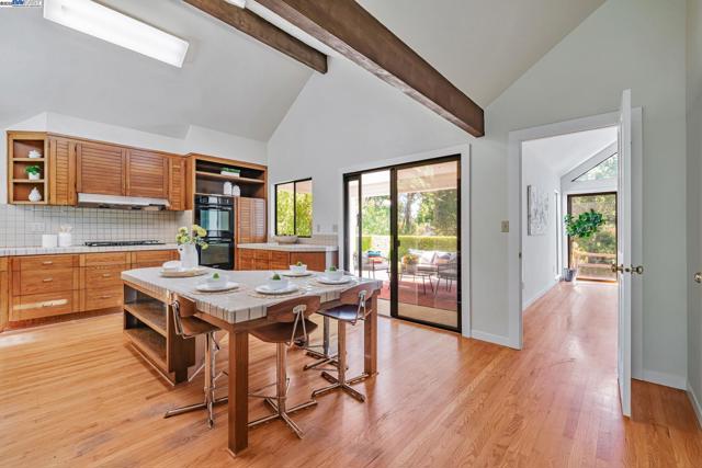 2394 Ironwood Pl, Alamo CA: https://media.crmls.org/mediaz/1e9e7767-730d-4040-8bee-4097945b95c5.jpg