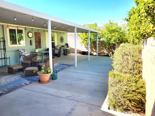 Spacious side Patio