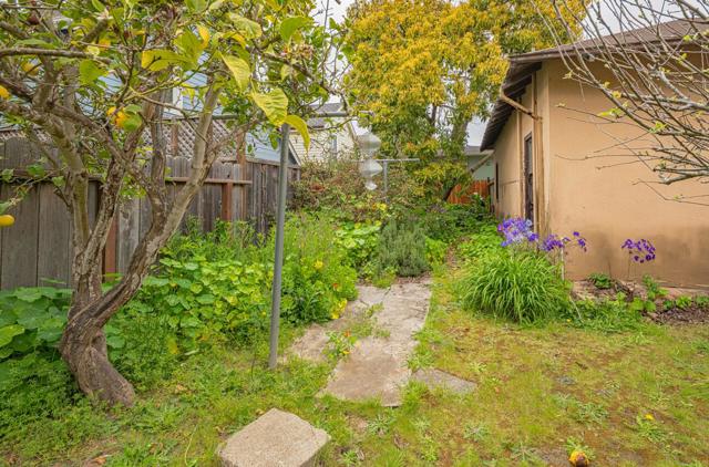 4705 Crystal Street, Capitola CA: https://media.crmls.org/mediaz/1e9f24f3-050a-4f15-b6d4-87eae0f7be17.jpg