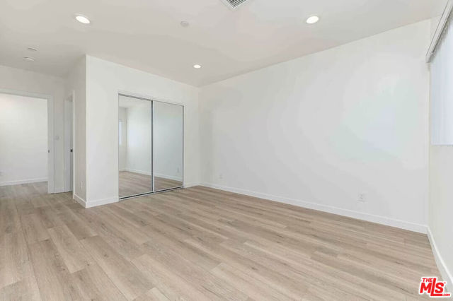2103 S Burnside Avenue, Los Angeles CA: https://media.crmls.org/mediaz/1e9f70a1-1de1-4b79-81dc-1a02b1f1a44c.jpg
