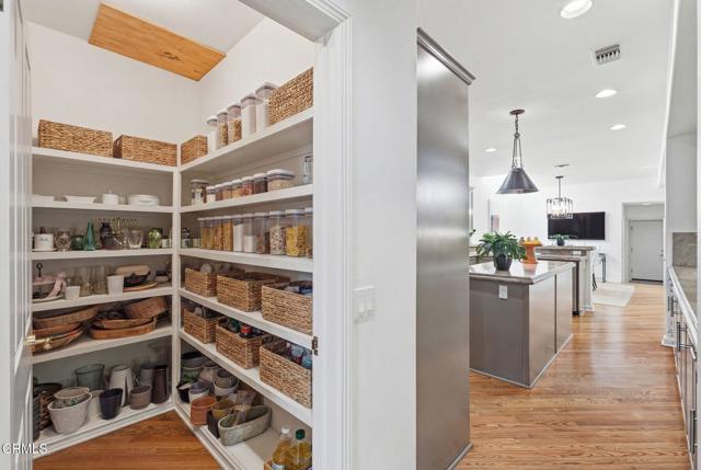 Detail Gallery Image 18 of 72 For 2317 Canyonback Rd, Los Angeles,  CA 90049 - 5 Beds | 5/1 Baths