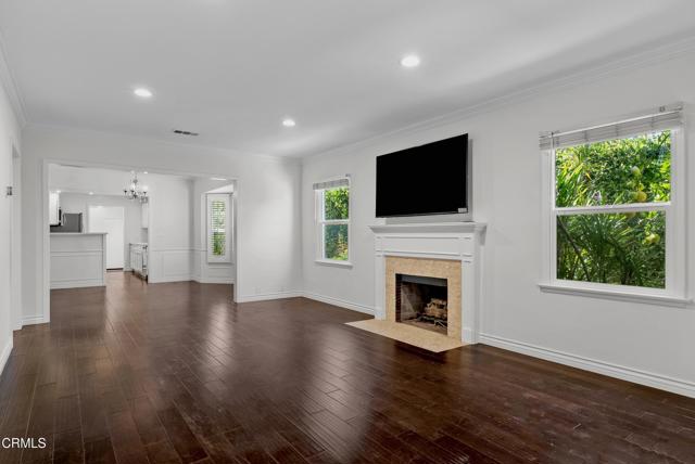 Detail Gallery Image 2 of 23 For 4242 Van Nuys Bld, Los Angeles,  CA 91403 - 3 Beds | 3 Baths