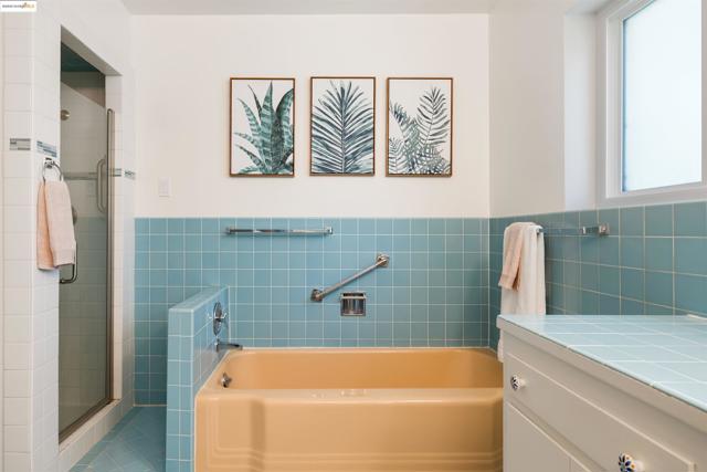1515 Oxford, Berkeley CA: https://media.crmls.org/mediaz/1ea0e591-f173-43da-89e1-569b2dc6d6fb.jpg