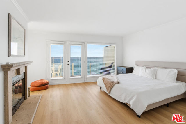 20456 Pacific Coast Highway, Malibu CA: https://media.crmls.org/mediaz/1ea10790-63f1-414a-9f2c-676c0d30edb5.jpg