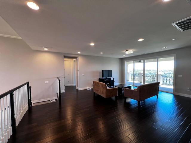 Image 10 of 33 For 7001 Laurelspur Loop