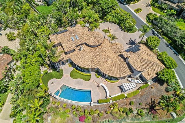 6906 Royal Birkdale Pl, Rancho Santa Fe CA: https://media.crmls.org/mediaz/1ea15376-a68c-4a52-81fe-f4e4bbbdd76d.jpg