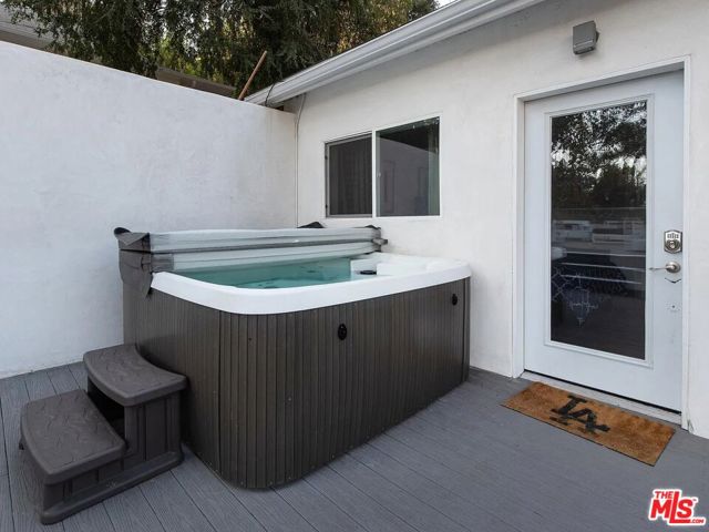 2633 N Commonwealth Avenue, Los Angeles CA: https://media.crmls.org/mediaz/1ea2c9f9-cbb8-4587-bcea-c5137a64bf53.jpg