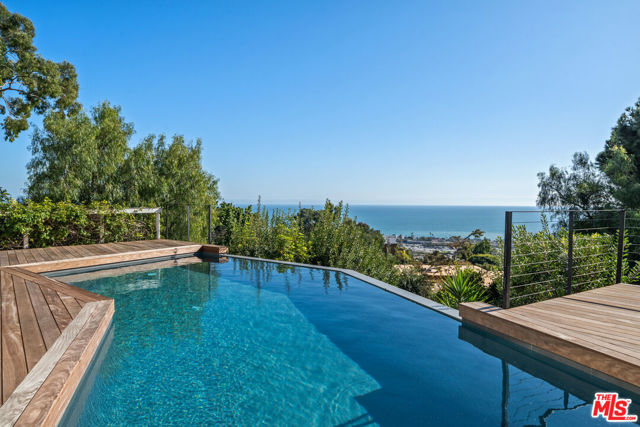 23812 Malibu Crest Drive, Malibu CA: https://media.crmls.org/mediaz/1ea315c0-b446-43ad-b9de-95371899a680.jpg
