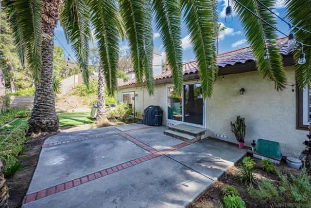 1857 Goldenrod Ln, Vista CA: https://media.crmls.org/mediaz/1ea388a7-19d2-47a0-ba64-0b3dc81ea489.jpg