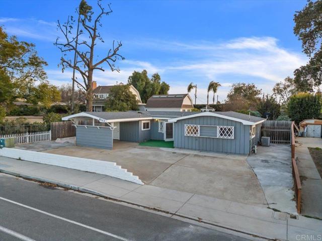 Image 7 of 49 For 8123 Palm Street