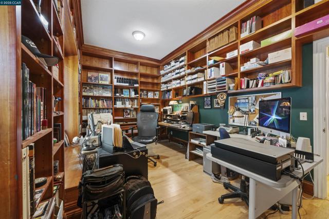 11417 Red Dog Rd, Nevada City CA: https://media.crmls.org/mediaz/1ea445e6-0361-4b18-a469-222f307664d6.jpg