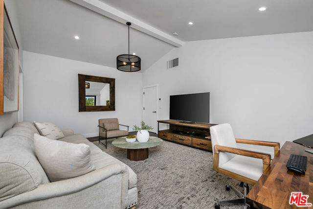 24884 Jim Bridger Road, Hidden Hills CA: https://media.crmls.org/mediaz/1ea46347-6ebe-4bf6-98a9-b809eb890d94.jpg