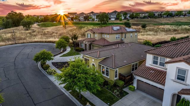 2715 Palatino Ct, Dublin CA: https://media.crmls.org/mediaz/1ea5e24b-c6a6-4377-a0e8-893ab53166a8.jpg