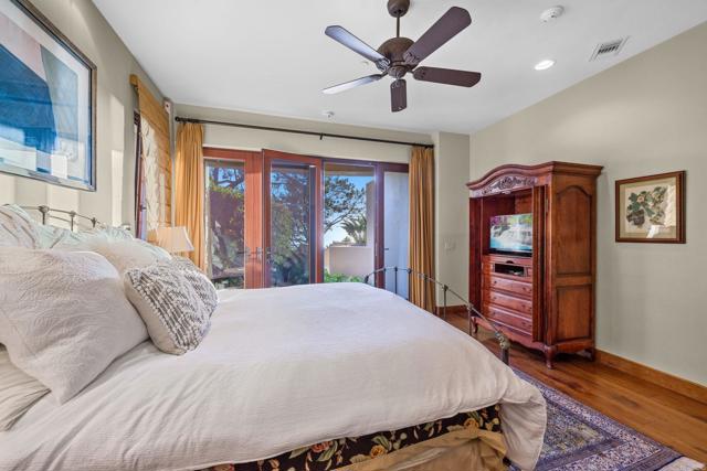 271 Ocean View Ave, Del Mar CA: https://media.crmls.org/mediaz/1ea60127-704e-4b34-b438-4559c0629ffb.jpg