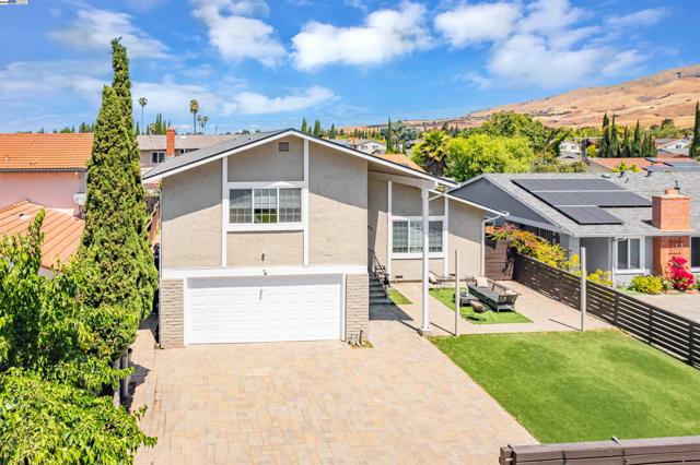 597 Singley Dr, Milpitas CA: https://media.crmls.org/mediaz/1ea64f45-46a3-4a2d-9d2d-08b1fcbaac92.jpg
