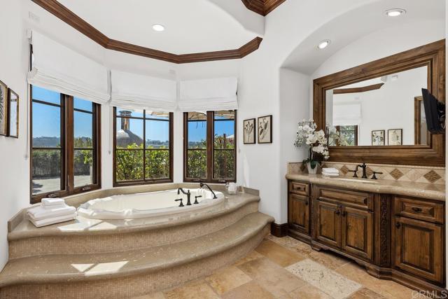 5015 Rancho Quinta Bend, San Diego CA: https://media.crmls.org/mediaz/1ea68f16-beb3-423e-9782-2d8b06395b32.jpg