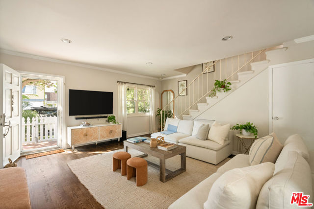 420 Pacific Street, Santa Monica CA: https://media.crmls.org/mediaz/1ea69034-99ad-42b8-a141-087f7d100314.jpg