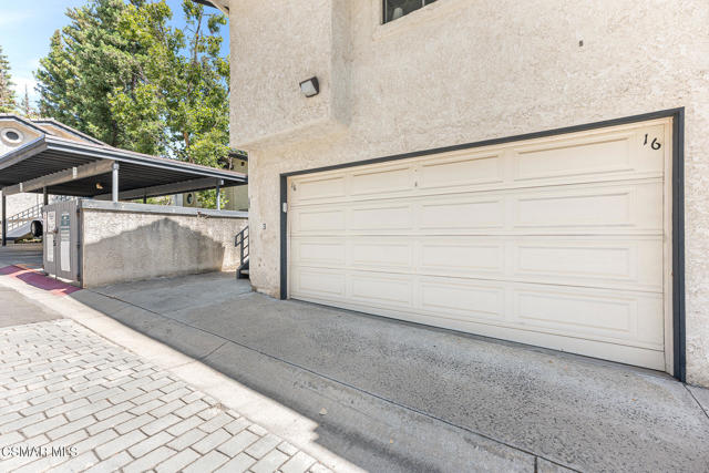 5720 Skyview Way, Agoura Hills CA: https://media.crmls.org/mediaz/1ea6a599-9898-45b8-9362-50eae825e128.jpg