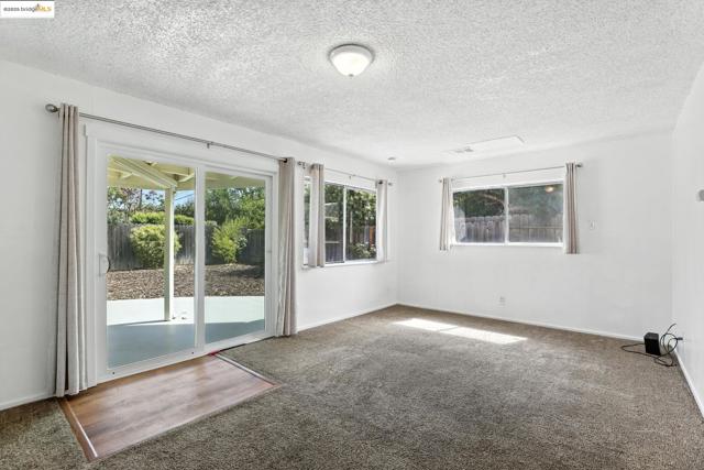 6725 Austin Way, Sacramento CA: https://media.crmls.org/mediaz/1ea6c25f-8658-41a8-aeb1-f58dc561fca8.jpg