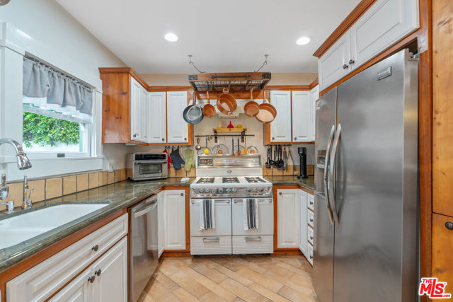 41 Vicente Terrace, Santa Monica CA: https://media.crmls.org/mediaz/1ea6c7dc-d032-4d9a-8256-4cc312b92eb3.jpg