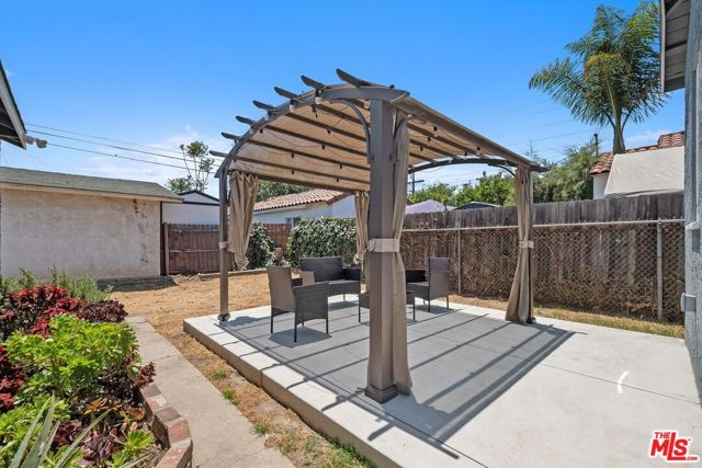 672 E 119th Street, Los Angeles CA: https://media.crmls.org/mediaz/1ea6e5e0-aa8d-472e-a0bd-cb2f3a6d1520.jpg